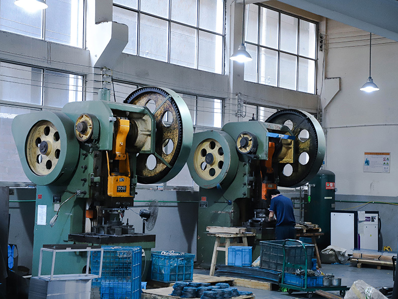 Selon les statistiques a atteint le sommet du mont Qomolan...